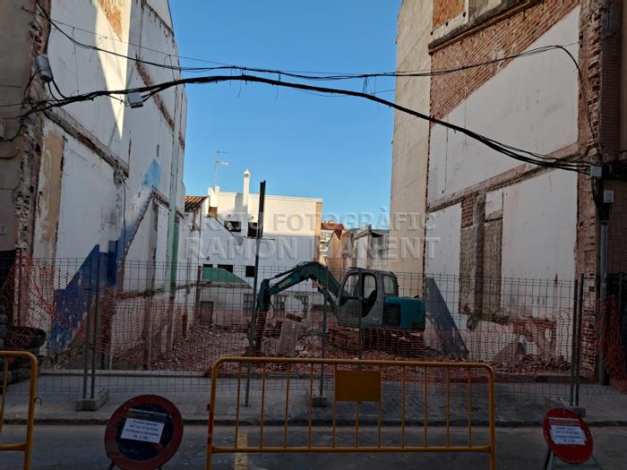 SOLAR CARRER VELAZQUEZ MATARO