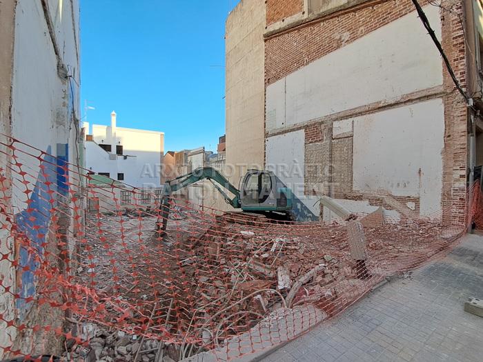 SOLAR CARRER VELAZQUEZ MATARO