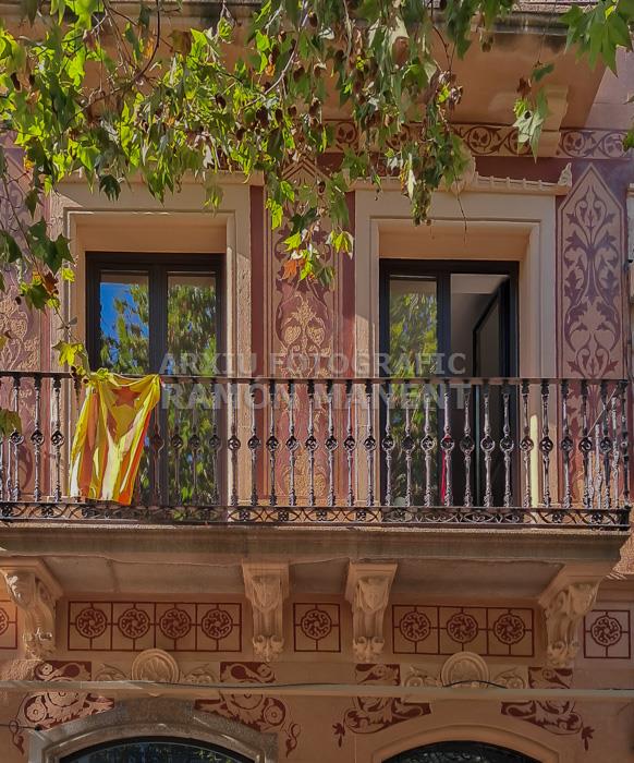 CARRER ISERN CASA ESGRAFIADA MATARO 
