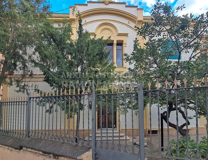 CAN VILATRESANA CARRER ISERN MATARO