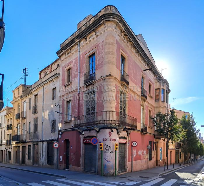 ANTIC EDIFIFI DE CORREUS MATARO