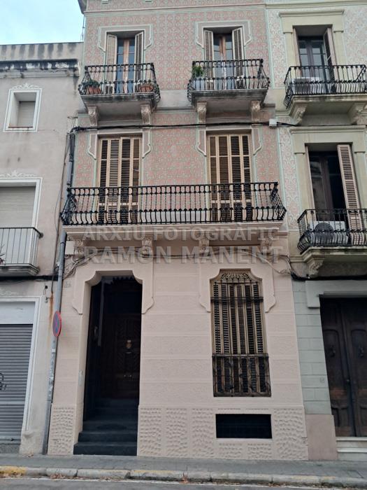 ESGRAFIATS CARRER D´ARGENTONA MATARO 
