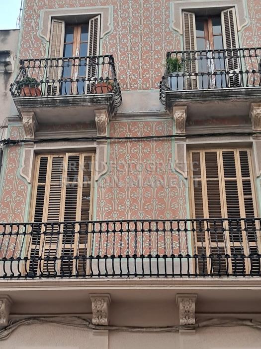 ESGRAFIATS CARRER D´ARGENTONA MATARO 
