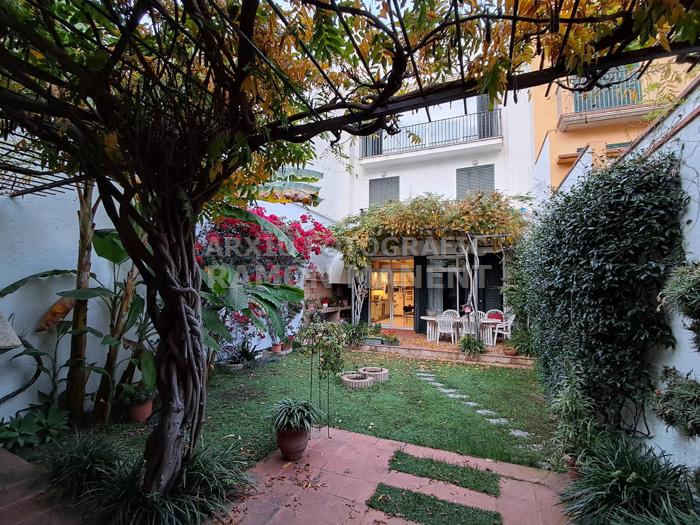 PATI CASA JOSEP CASTELLÀ 15 MATARO